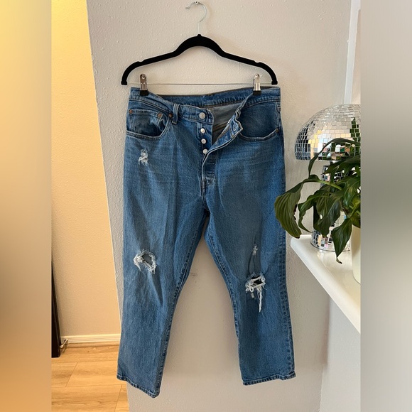 Levi high rise - Picture 1 of 3